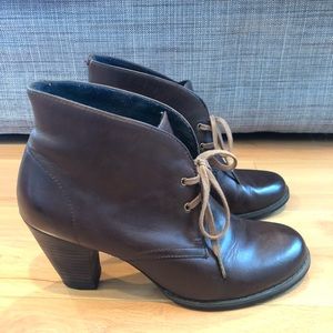 Clarks Indigo Brown Leather Heeled Oxfords